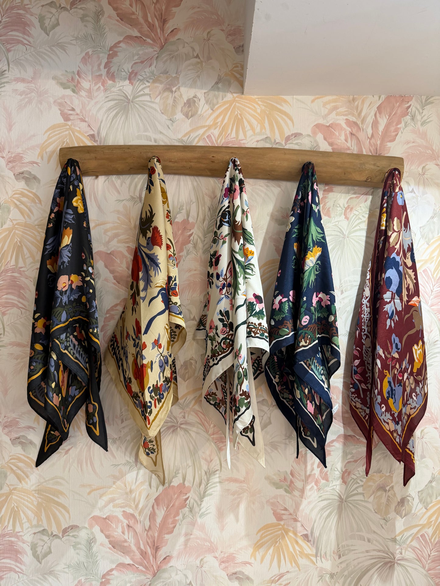 Foulard fantasia fiori - NERO