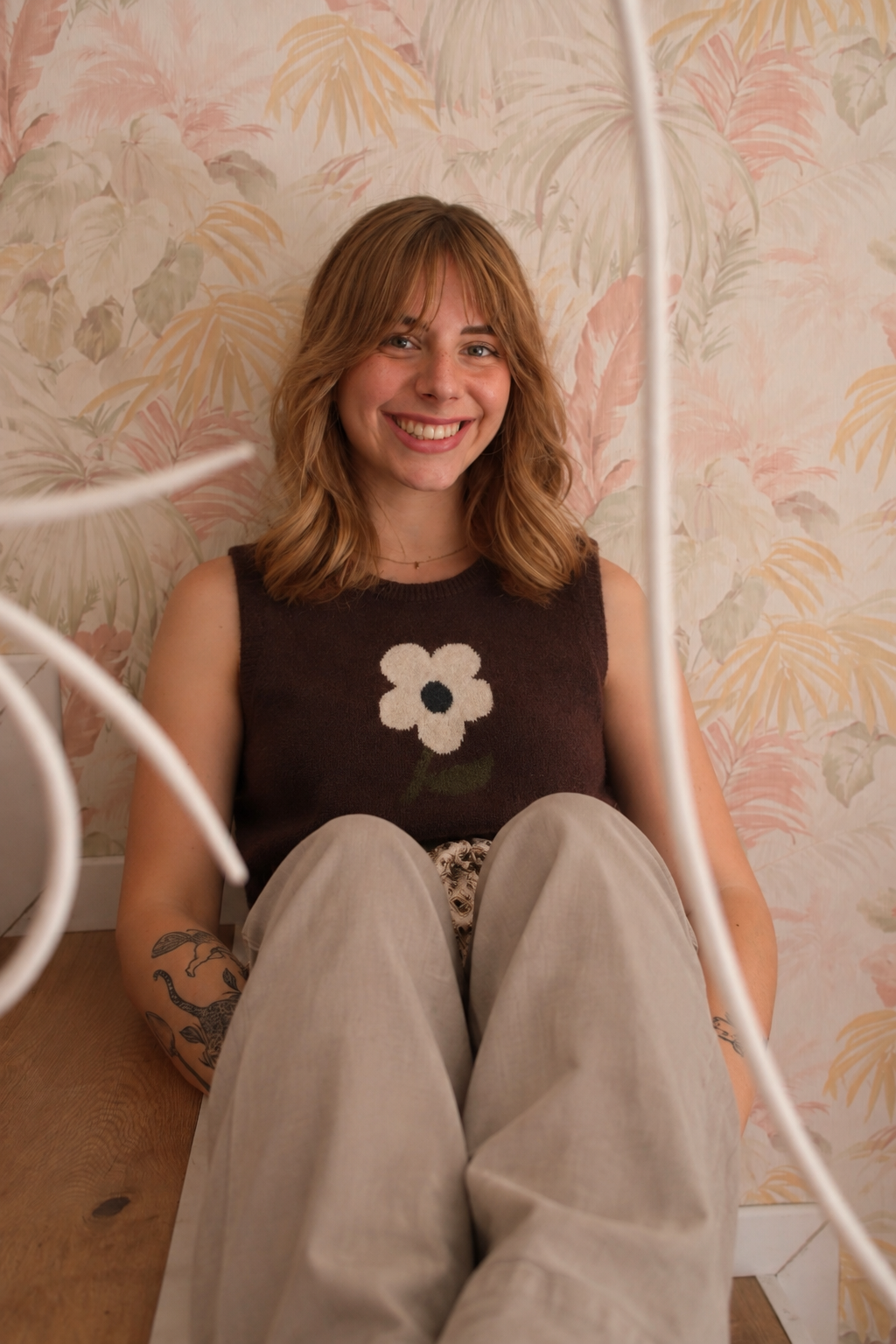 Gilet in maglia con stampa fiore - MARRONE